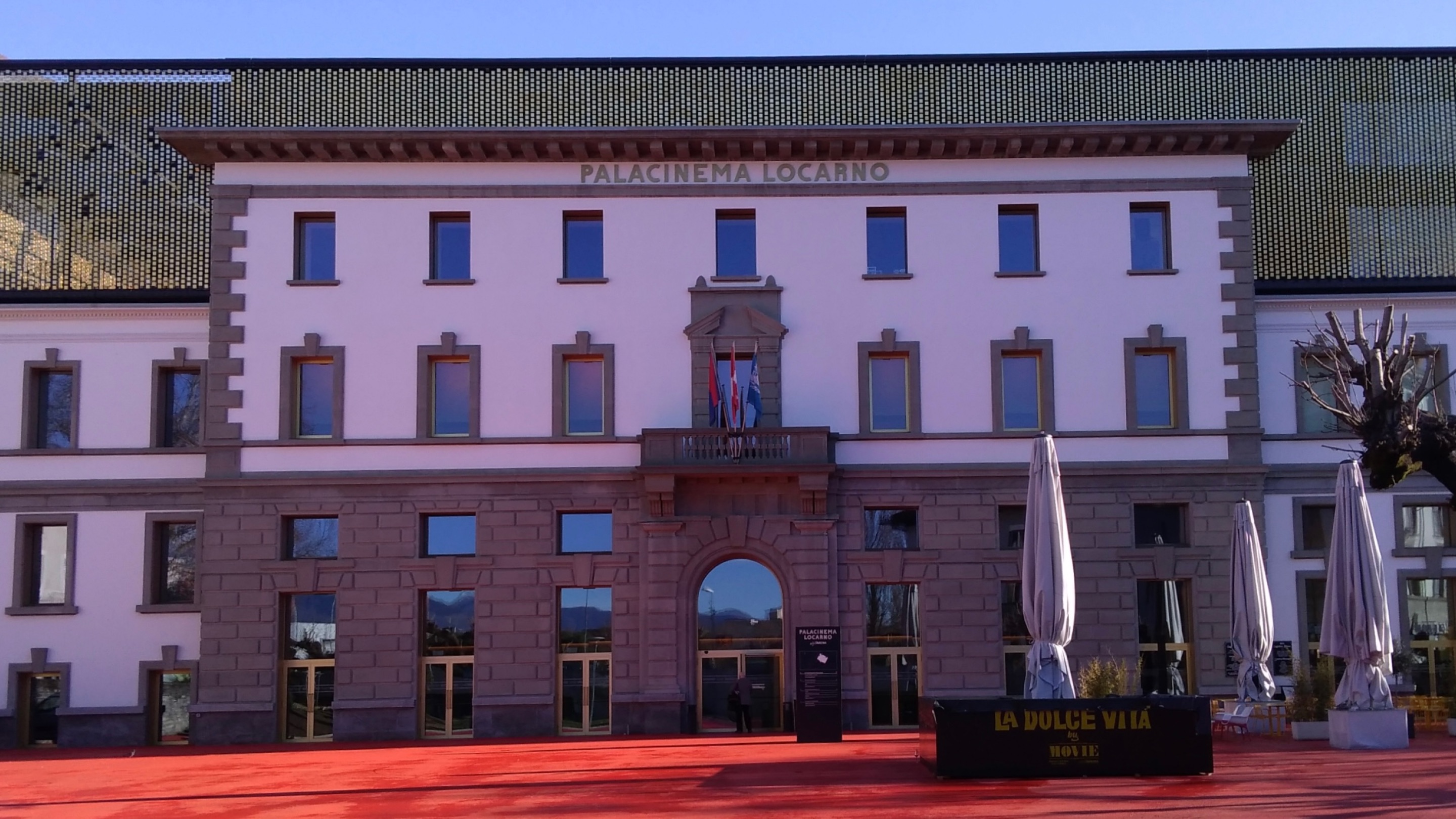 Iconic buildings in the making of city identity The role of